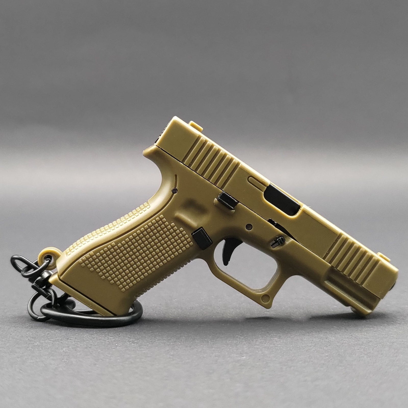 Schlüsselanhänger mit Ladetätigkeitenfunktion, Sandfarben, privat beschafft Schlüsselanhänger TaraTAC 