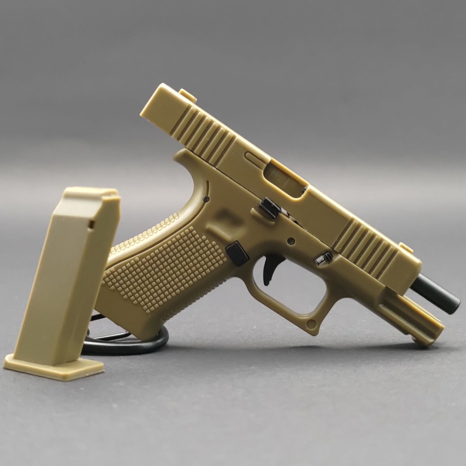 Schlüsselanhänger mit Ladetätigkeitenfunktion, Sandfarben, privat beschafft Schlüsselanhänger TaraTAC 